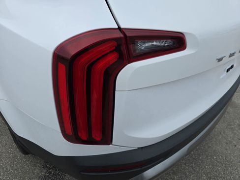 Used 2022 Kia Telluride EX w/ EX Premium Package image 37