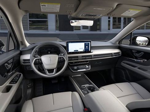 New 2026 Lincoln Corsair Premiere image 9