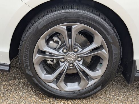 Certified 2023 Honda Accord EX image 9