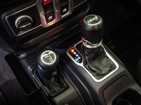 Used 2019 Jeep Wrangler Sport S image 33