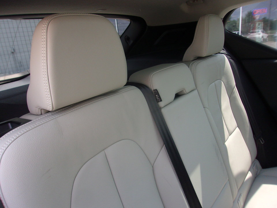 Used 2024 Volvo XC40 B5 Plus AWD/4WD image 15