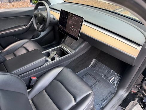 Used 2021 Tesla Model Y Long Range AWD/4WD image 32
