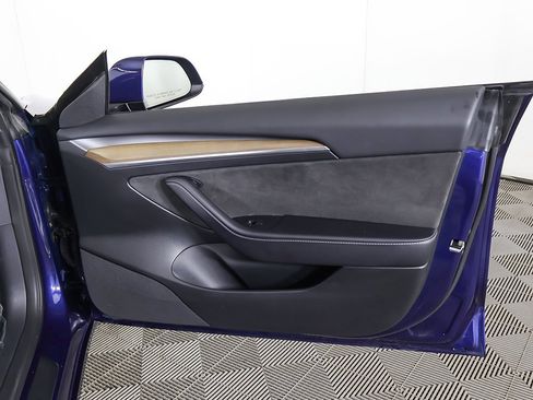 Used 2023 Tesla Model 3 Standard Range image 25