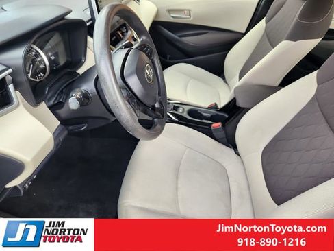 Used 2021 Toyota Corolla LE image 14