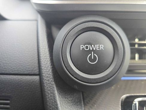 Used 2025 Toyota Prius XLE image 32