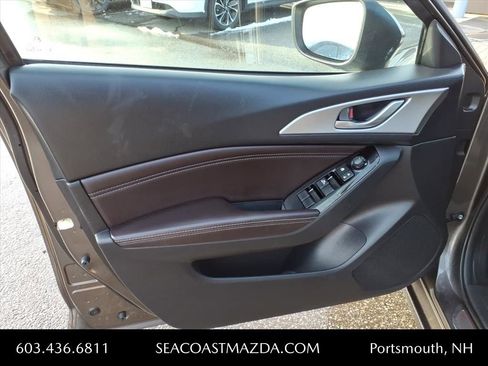 Used 2018 MAZDA MAZDA3 Touring image 10