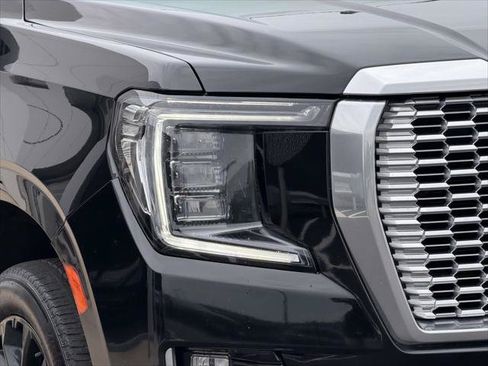Used 2023 GMC Yukon XL Denali w/ Denali Reserve Package AWD/4WD image 12