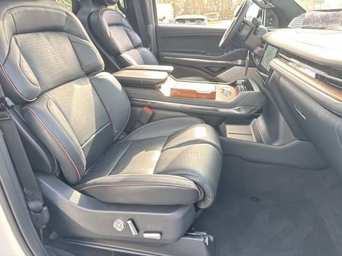New 2026 Lincoln Navigator L Black Label AWD/4WD image 9