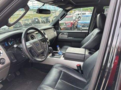 Used 2017 Ford Expedition EL XLT w/ Equipment Group 202A AWD/4WD image 4