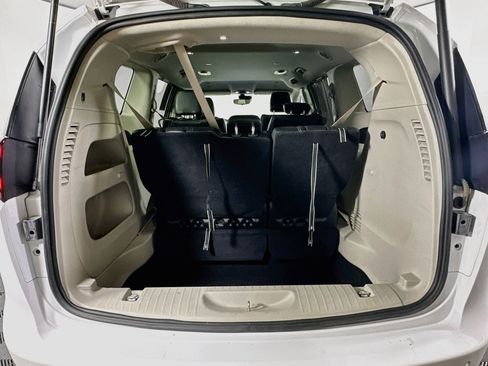 Used 2024 Chrysler Pacifica Touring-L FWD image 28