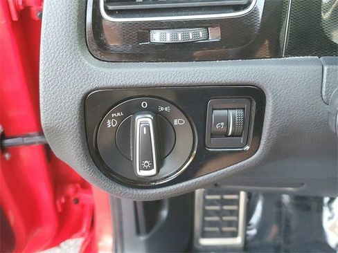 Used 2016 Volkswagen Golf S image 27