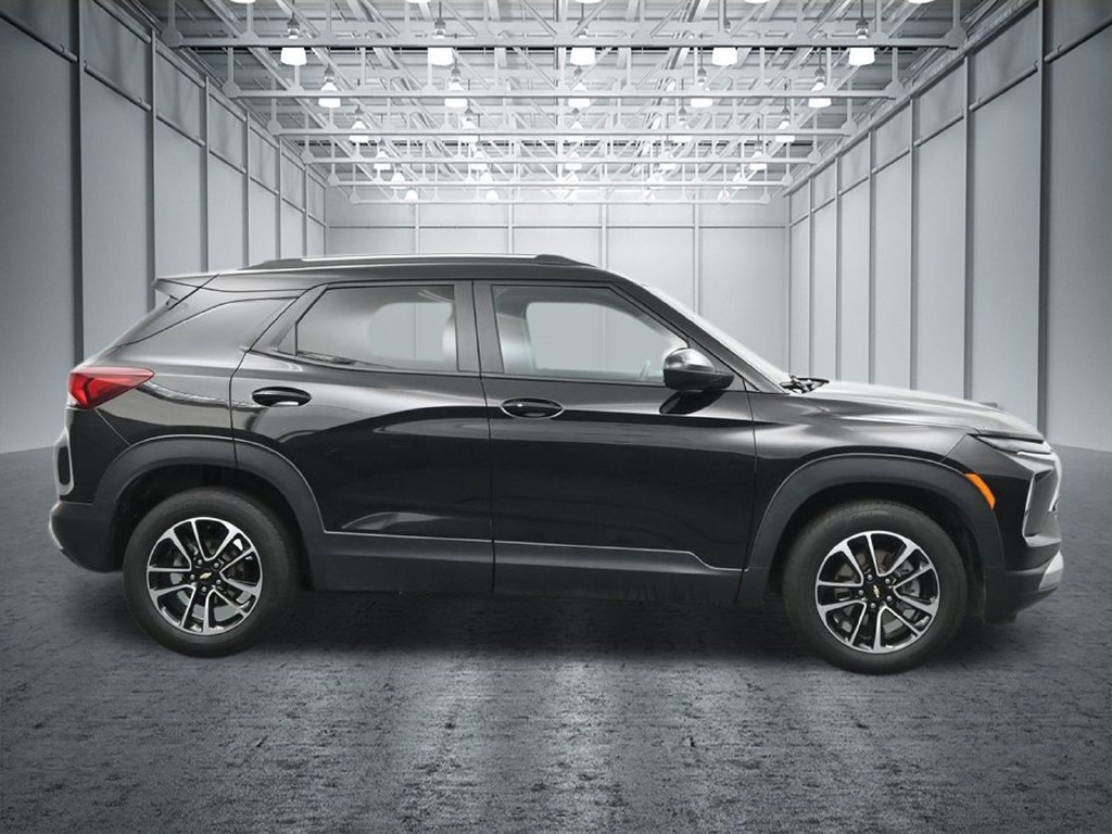 Used 2025 Chevrolet TrailBlazer LT FWD image 4