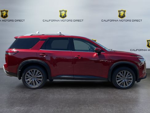 Used 2023 Nissan Pathfinder SL w/ SL Premium Package FWD image 4