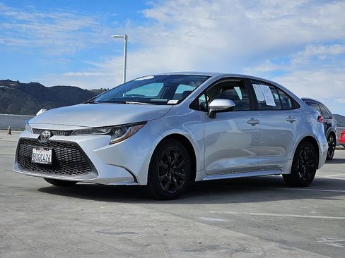 Used 2021 Toyota Corolla LE image 6