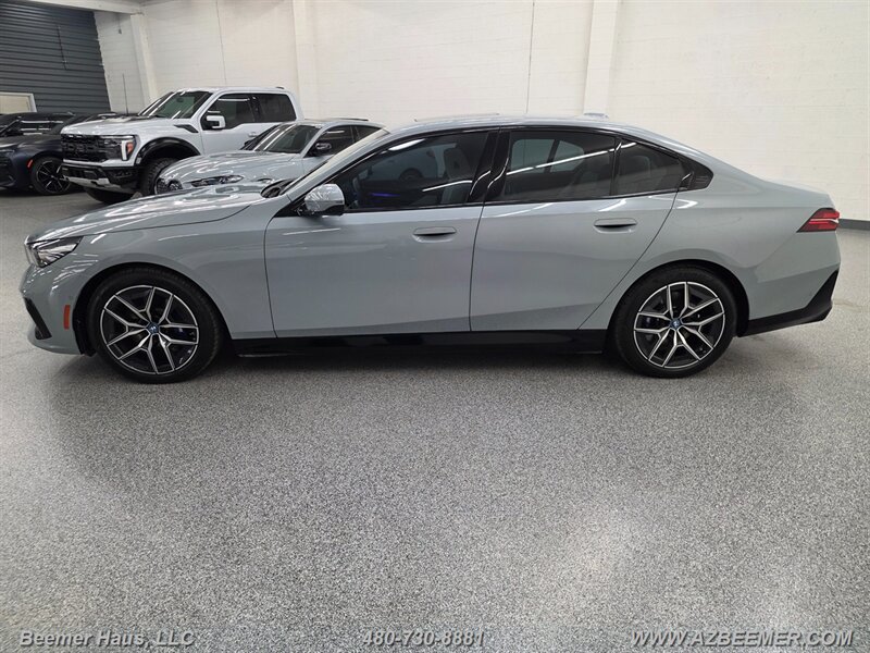 Used 2025 BMW i5 M60 w/ M Sport Package AWD/4WD image 4
