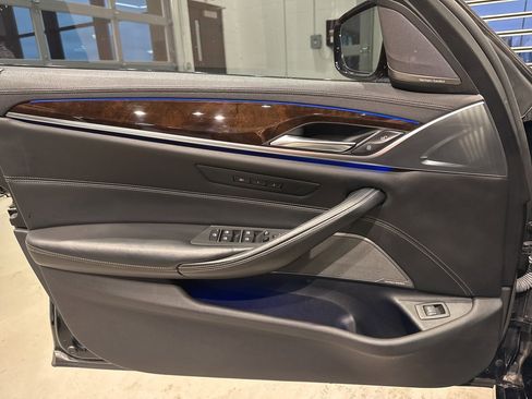 Used 2018 BMW M550i xDrive w/ Driving Assistance Package image 12