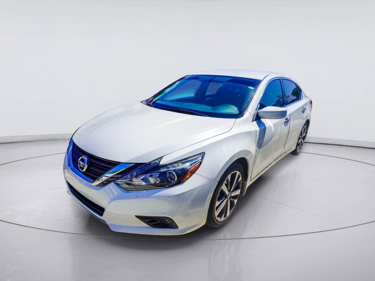 Used 2017 Nissan Altima 2.5 SR w/ LED Appearance Package FWD image 1