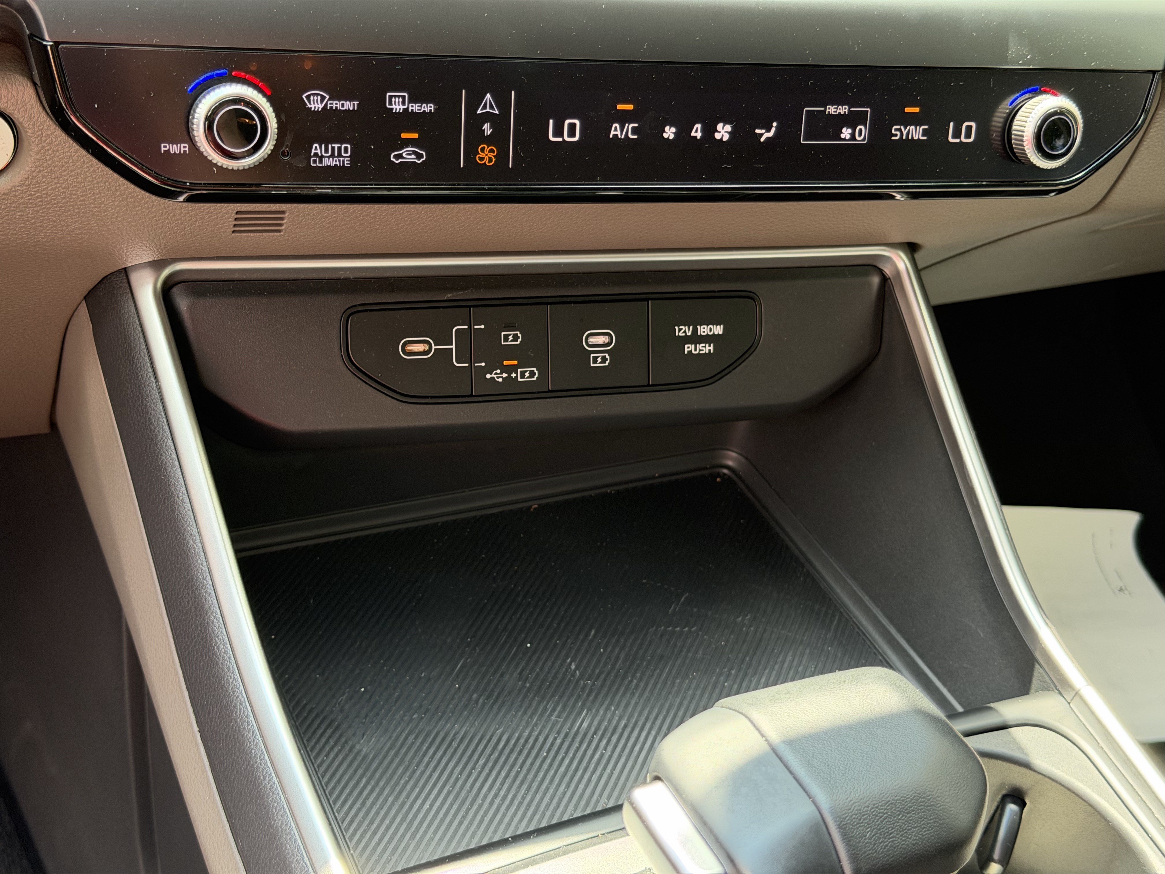 Certified 2026 Kia Carnival FWD image 31