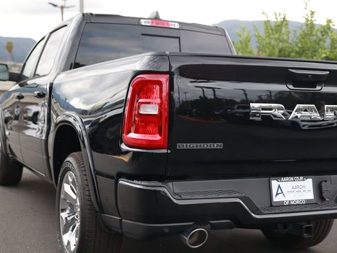 New 2026 RAM 1500 4x4 Crew Cab image 9