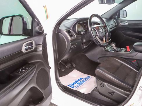 Used 2020 Jeep Grand Cherokee Altitude RWD image 3