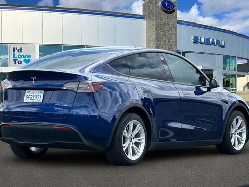 Used 2023 Tesla Model Y Long Range AWD/4WD image 2