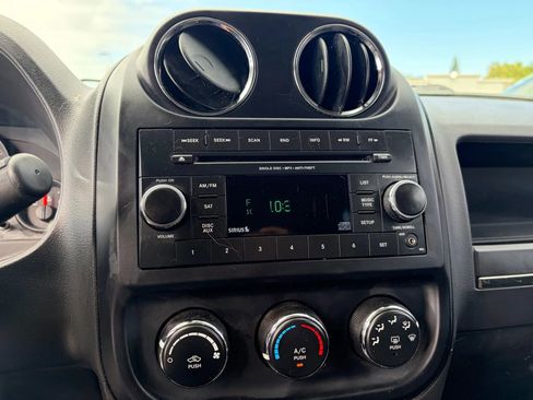 Used 2013 Jeep Compass Latitude image 9