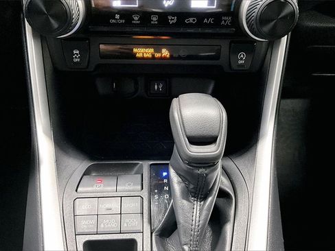 Used 2019 Toyota RAV4 LE image 15