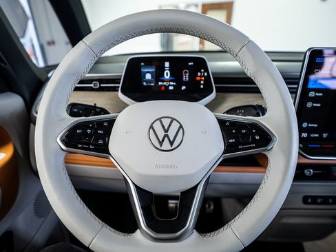 Used 2025 Volkswagen ID. Buzz 1st Edition image 37