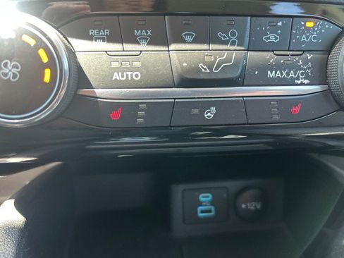 Used 2022 Ford Escape SE w/ Cold Weather Package AWD/4WD image 17