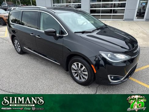 Used 2020 Chrysler Pacifica Touring-L Plus FWD image 1