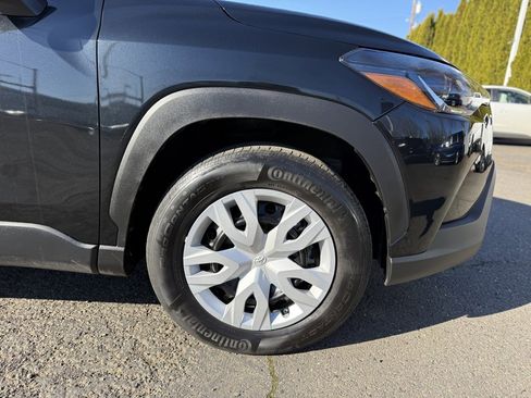 Used 2023 Toyota Corolla Cross L image 11