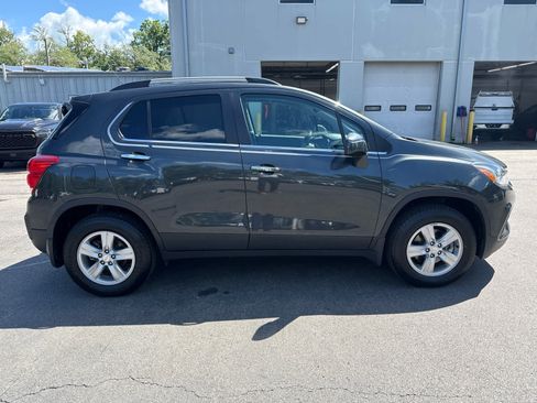 Used 2019 Chevrolet Trax LT w/ Driver Confidence Package AWD/4WD image 2