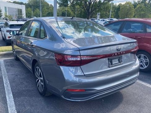 Used 2026 Volkswagen Jetta SE FWD image 3