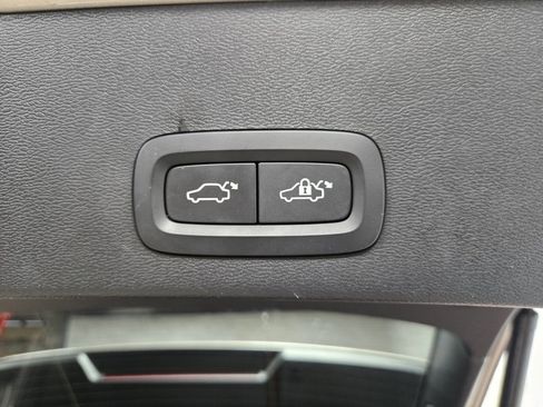 Used 2024 Volvo XC40 B5 Plus image 47