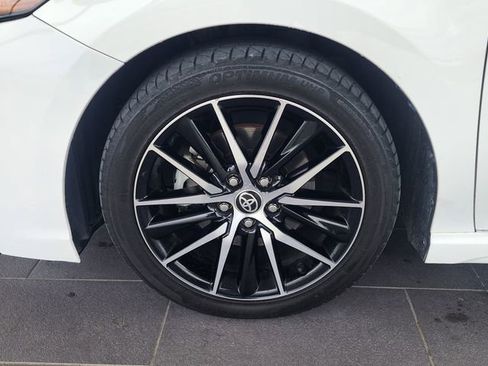 Used 2022 Toyota Camry SE w/ Convenience Package FWD image 12