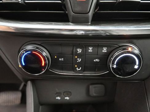 Used 2025 Buick Encore GX Preferred image 26