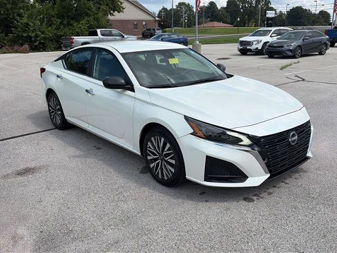 Used 2024 Nissan Altima 2.5 SV FWD image 7