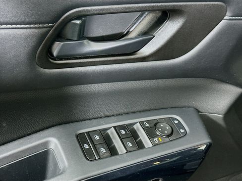 Used 2024 Nissan Pathfinder SV FWD image 15