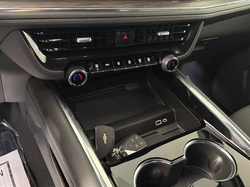 Certified 2025 Chevrolet Suburban LS RWD image 24