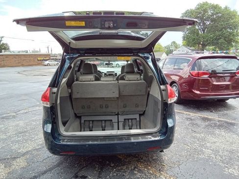 Used 2011 Toyota Sienna Limited w/ Entertainment Pkg FWD image 17