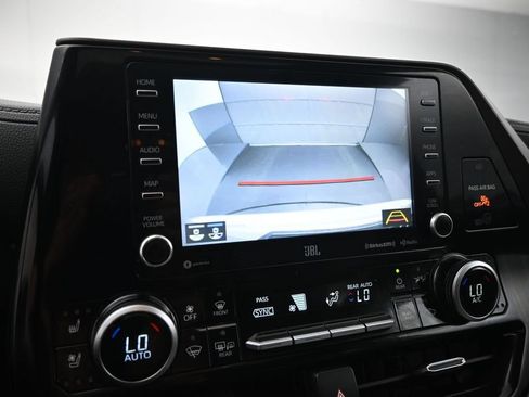 Used 2022 Toyota Highlander Limited FWD image 16