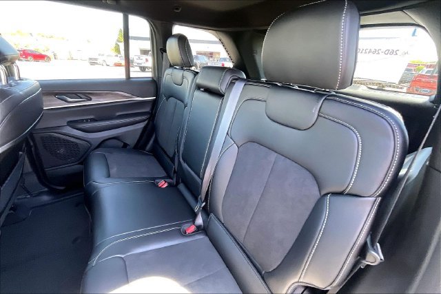 New 2026 Jeep Grand Cherokee 4WD image 10