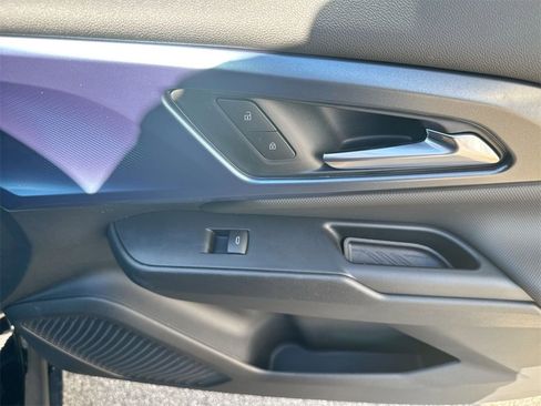 New 2026 Chevrolet Equinox EV LT image 32