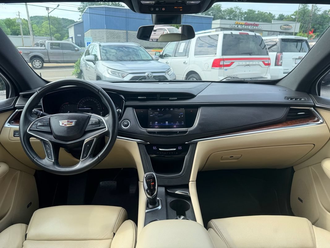 Used 2017 Cadillac XT5 Luxury w/ Driver Awareness Package FWD image 18