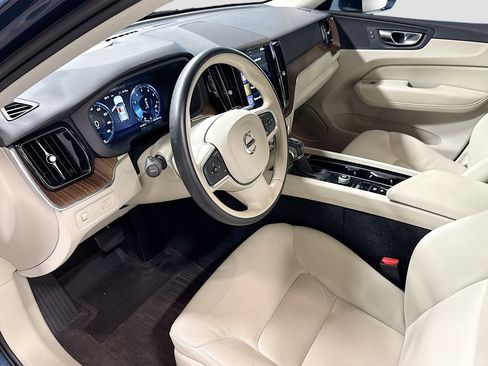 Used 2021 Volvo XC60 T5 Momentum w/ Protection Package Premier image 4