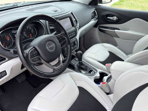 Used 2021 Jeep Cherokee Latitude Plus image 14