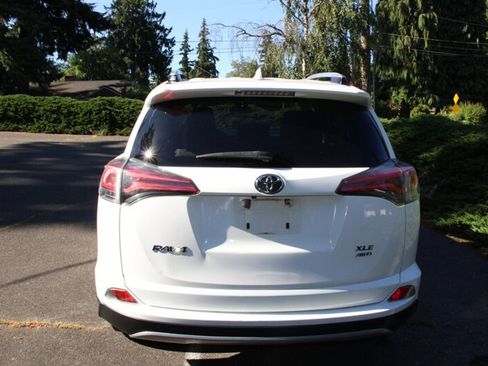 Used 2018 Toyota RAV4 XLE AWD/4WD image 13