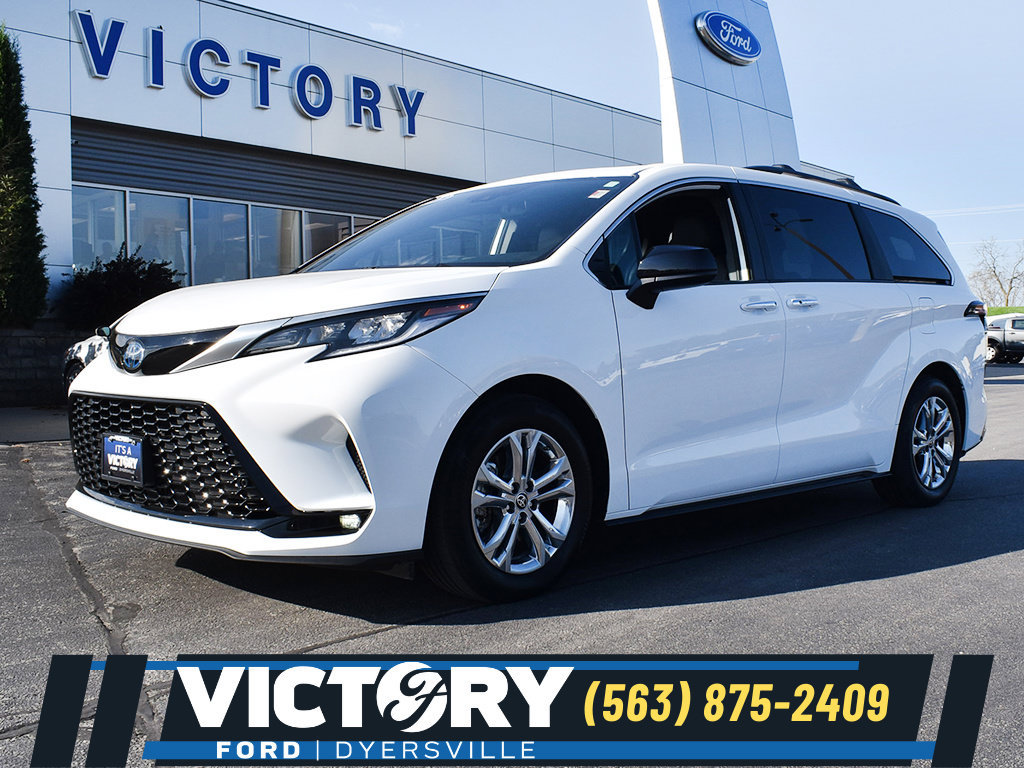 Used 2023 Toyota Sienna XSE w/ XSE Plus Package AWD/4WD image 1