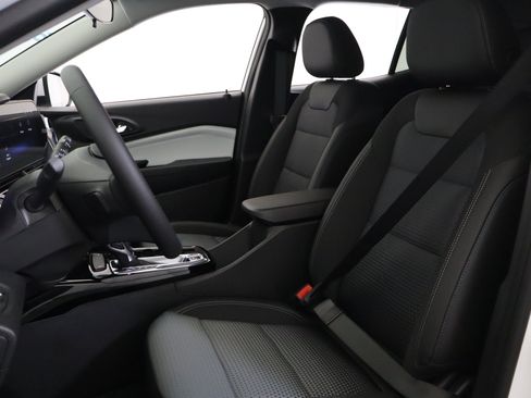 New 2026 Chevrolet Trax LT w/ LT Convenience Package FWD image 23