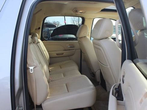 Used 2007 Cadillac Escalade EXT w/ Information Package AWD/4WD image 24